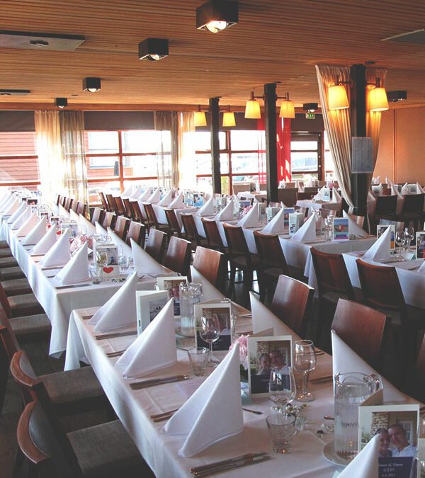 Miten järjestää häät meren rannalla?